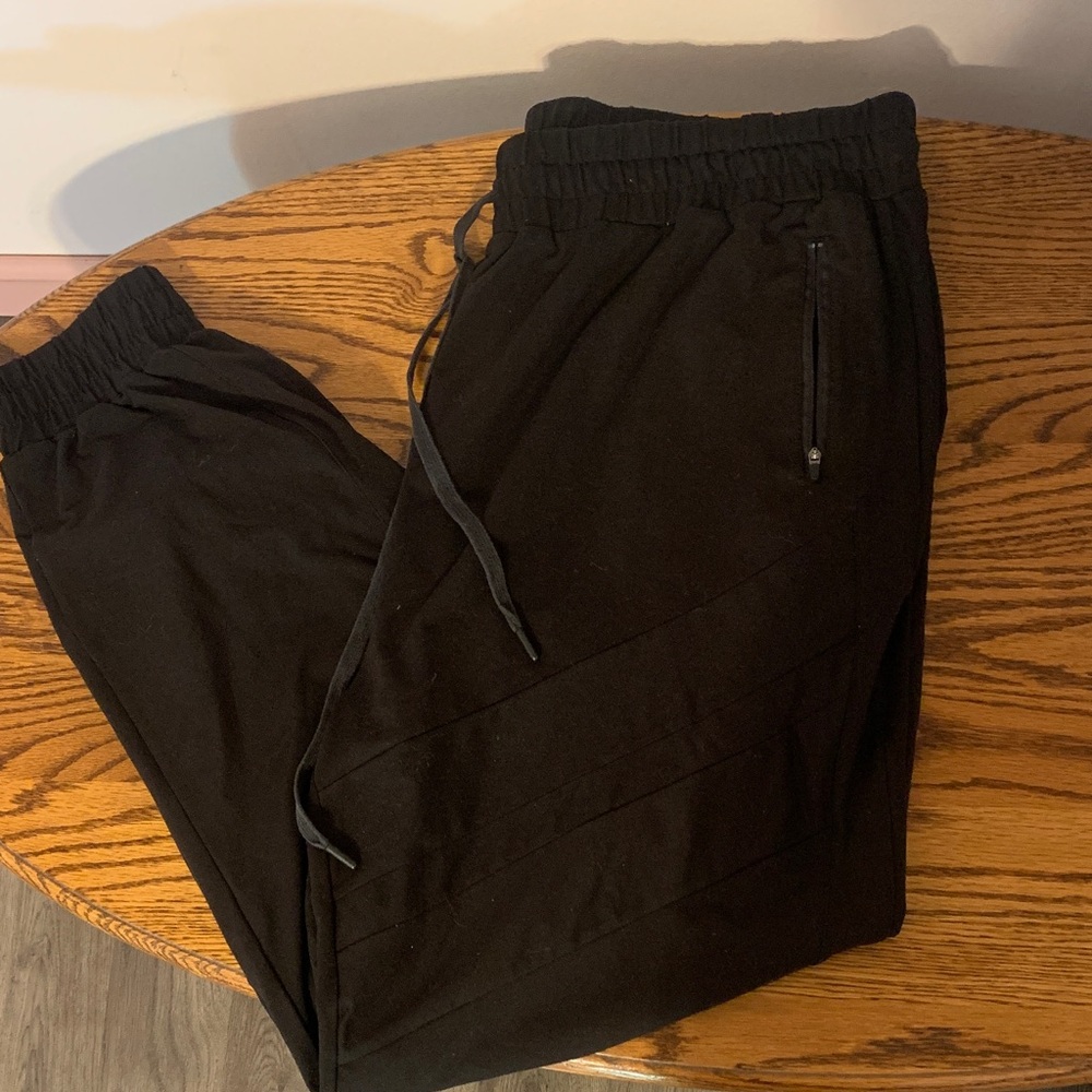 Women’s Black Jogger Pants with Elastic Waist and Zip Pockets